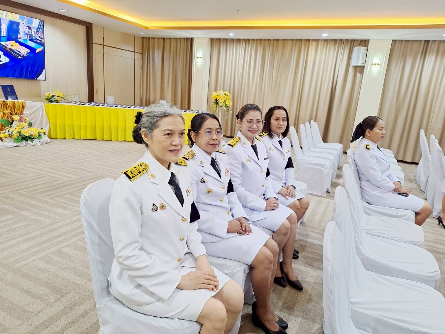 title - วันที่ 2 มีนาคม 2569 เวลา 10.00 น. นายวิทูล ประดิษฐบุญ ปฏิรูปที่ดินจังหวัดปราจีนบุรี มอบหมายให้ เจ้าหน้าที่ ส.ป.ก.ปราจีนบุรี เข้าร่วมพิธีมอบปฏิทินหลวง พุทธศักราช 2569 พระราชทานสำหรับความสุขปีใหม่ เบื้องหน้าพระบรมฉายาลักษณ์  และพิธีมอบหนังสือสารานุกรมไทยสำหรับเยาวชนฯ เล่ม 45 ฉบับพระราชทาน